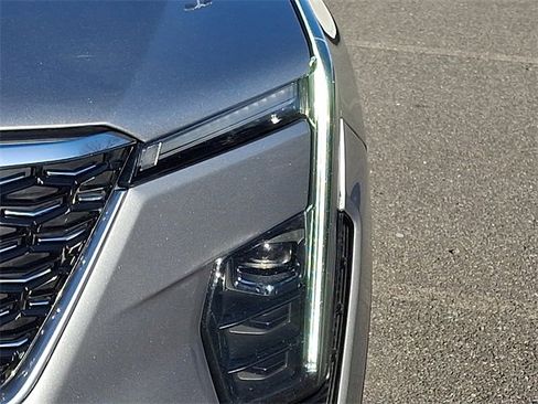 Used 2024 Cadillac XT4 Premium Luxury image 9