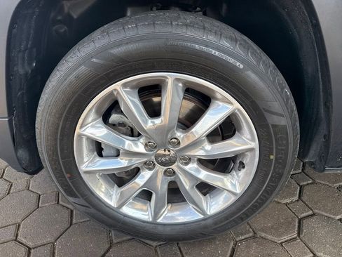Used 2017 Jeep Cherokee Limited AWD/4WD image 13