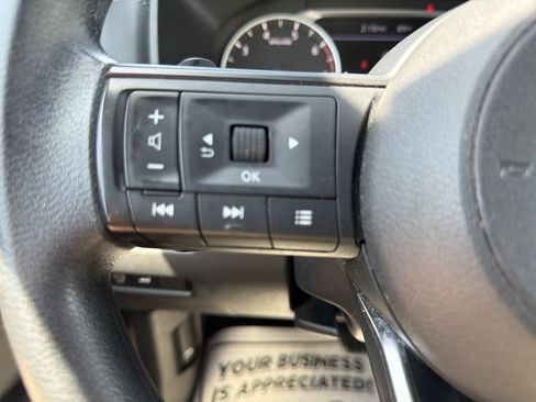 Used 2024 Nissan Rogue SV AWD/4WD image 18
