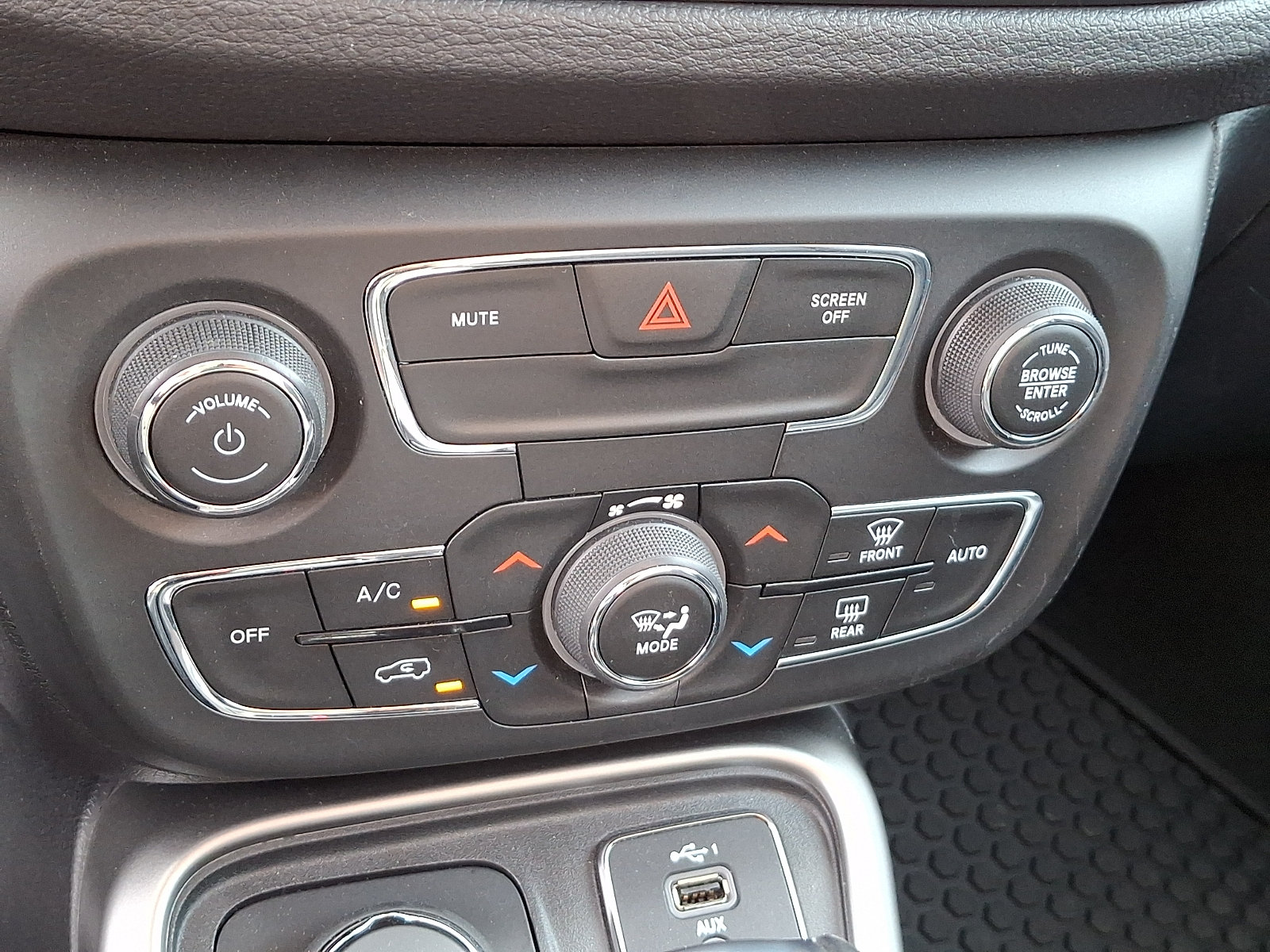 Used 2020 Jeep Compass Latitude w/ Cold Weather Group AWD/4WD image 15
