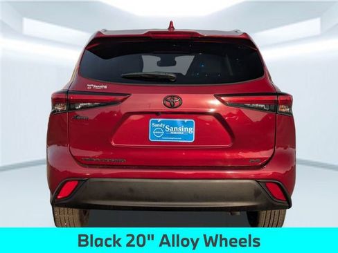 Used 2022 Toyota Highlander XLE image 5