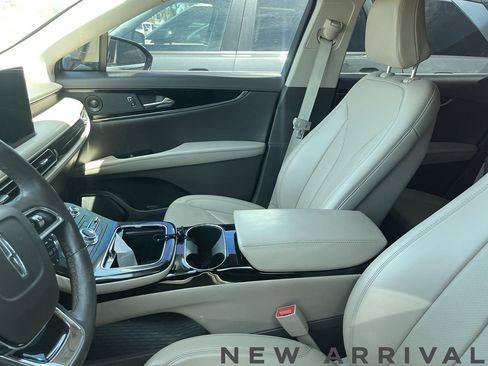 Used 2023 Lincoln Nautilus Reserve w/ Monochromatic Package FWD image 8