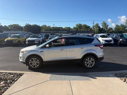 Used 2018 Ford Escape SE FWD image 5