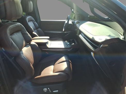 New 2026 Lincoln Navigator Reserve AWD/4WD image 13