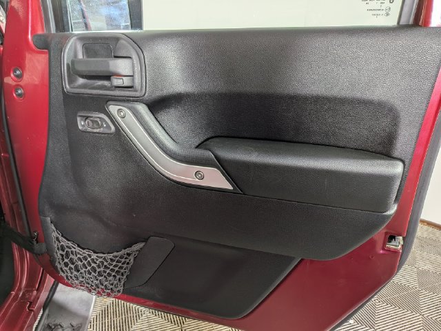 Used 2011 Jeep Wrangler Unlimited Sahara AWD/4WD image 31