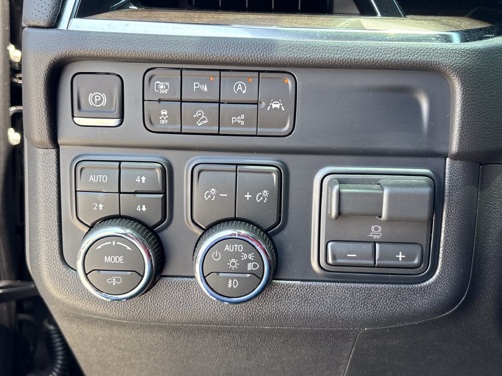 Used 2026 Chevrolet Suburban High Country AWD/4WD image 45