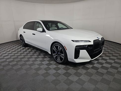 Used 2023 BMW i7 xDrive60 AWD/4WD image 2