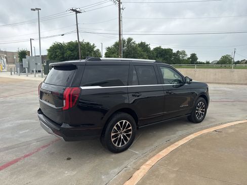 Used 2025 Ford Expedition Platinum image 5