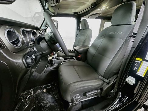 Used 2023 Jeep Wrangler Unlimited Sahara AWD/4WD image 15