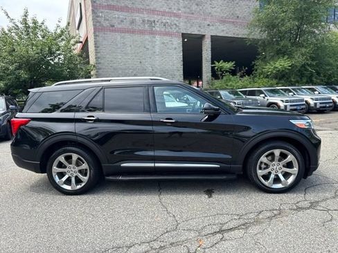 Used 2020 Ford Explorer Platinum w/ Premium Technology Package AWD/4WD image 18