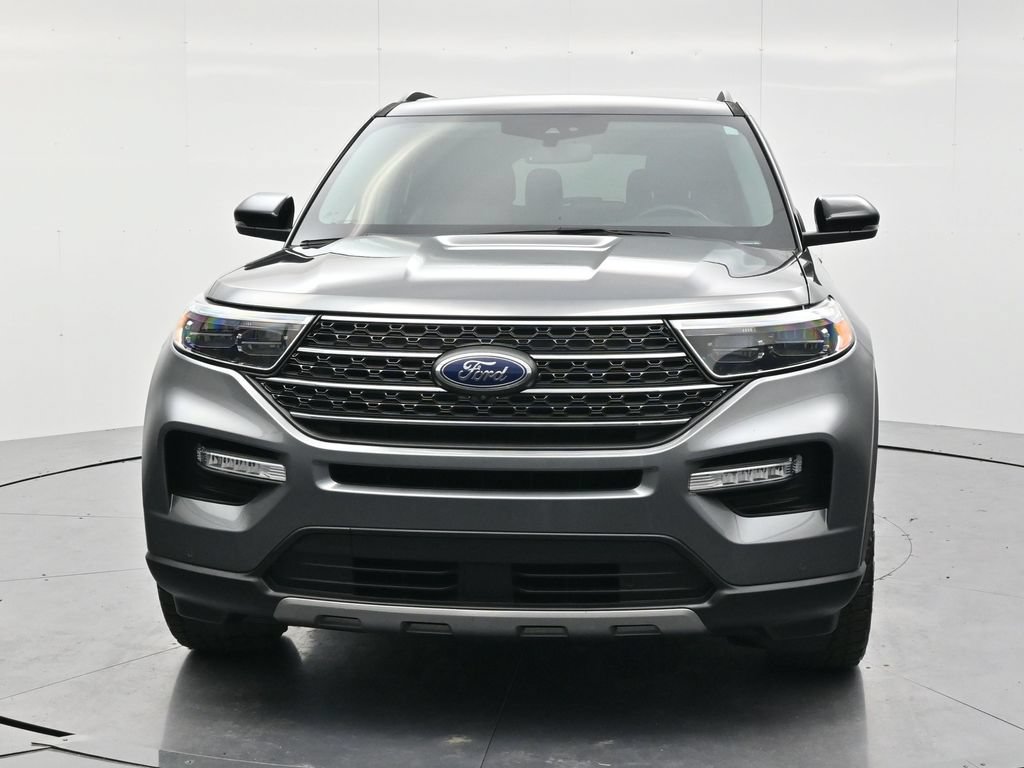 Used 2024 Ford Explorer XLT w/ Equipment Group 202A AWD/4WD image 2