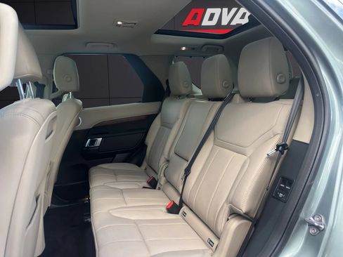 Used 2017 Land Rover Discovery HSE AWD/4WD image 13