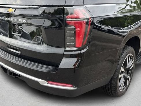 Used 2026 Chevrolet Suburban LS RWD image 26