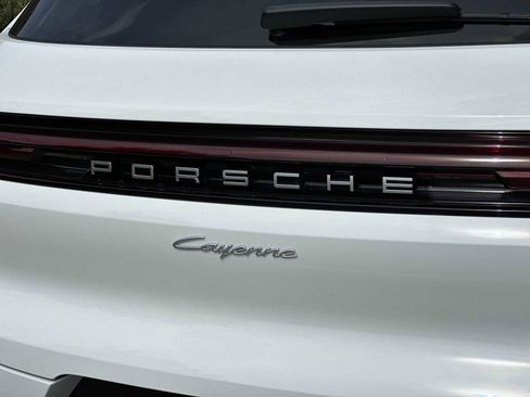 Used 2025 Porsche Cayenne image 25