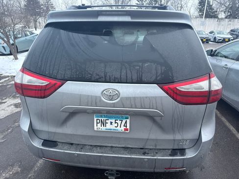 Certified 2017 Toyota Sienna XLE Premium image 3