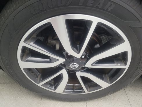 Used 2018 Nissan Rogue SL w/ Premium Package FWD image 31