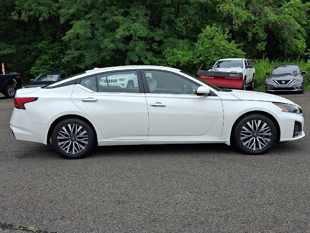 Certified 2023 Nissan Altima 2.5 SV FWD image 8