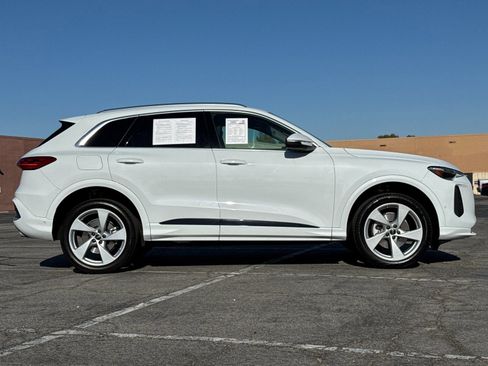 Used 2025 Audi Q5 Premium Plus w/ Premium Plus AWD/4WD image 3