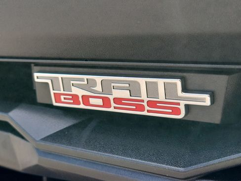 Used 2023 Chevrolet Colorado Trail Boss w/ Technology Package AWD/4WD image 12