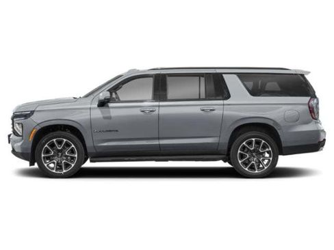 Used 2025 Chevrolet Suburban RST w/ Comfort Package AWD/4WD image 4