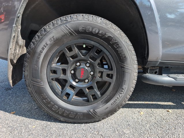 Used 2020 Toyota 4Runner SR5 Premium w/ Moonroof Package RWD image 29