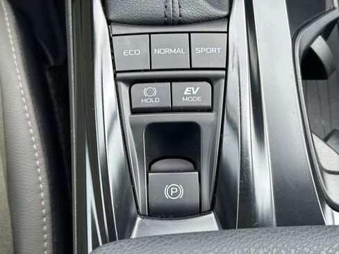 Used 2025 Toyota Camry SE FWD image 27