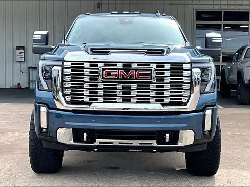 Used 2024 GMC Sierra 2500 Denali w/ Denali Reserve Package AWD/4WD image 3