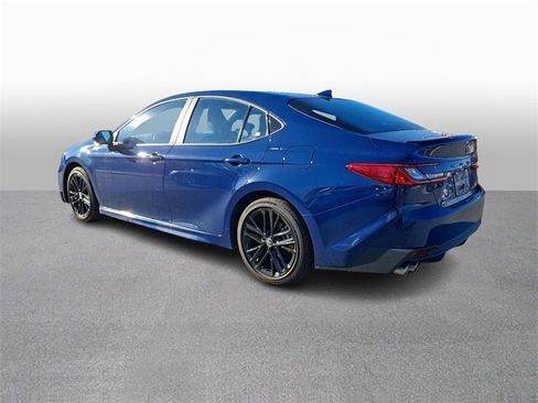 Used 2025 Toyota Camry SE image 6