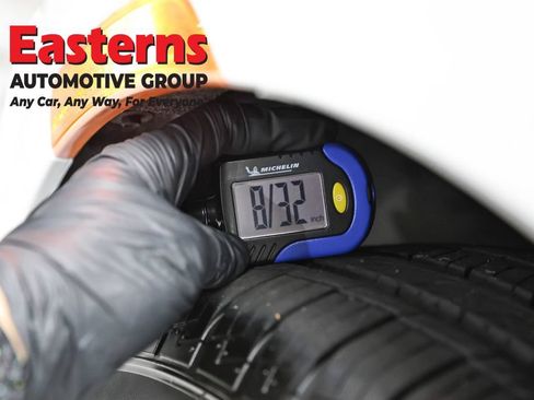 Used 2023 Chrysler Pacifica Touring-L FWD image 29