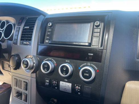 Used 2014 Toyota Sequoia Platinum image 54