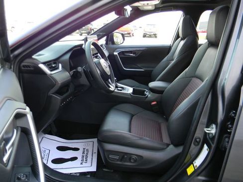 Used 2025 Toyota RAV4 XSE w/ Weather Package AWD/4WD image 19