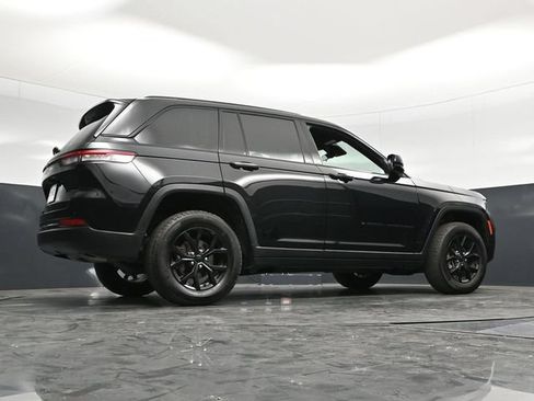 Used 2025 Jeep Grand Cherokee Altitude AWD/4WD image 51