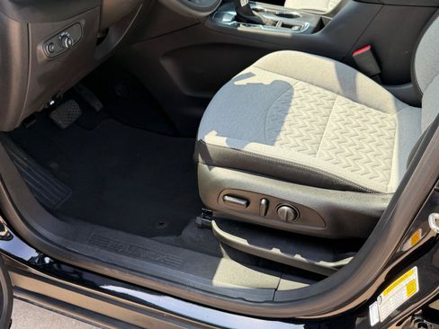 Used 2023 Chevrolet Equinox LS w/ LS Convenience Package FWD image 18