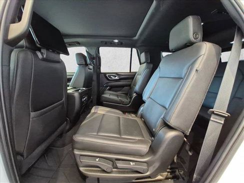Used 2021 Chevrolet Tahoe Z71 w/ Luxury Package AWD/4WD image 22