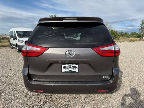 Used 2017 Toyota Sienna XLE w/ XLE Navigation Package AWD/4WD image 9