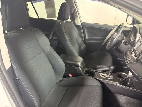 Used 2017 Toyota RAV4 XLE AWD/4WD image 13
