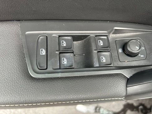 Certified 2022 Volkswagen Tiguan S image 31