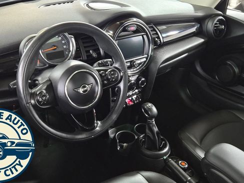 Used 2019 MINI Cooper 2-Door Hardtop image 11