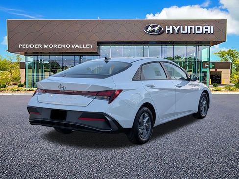 New 2026 Hyundai Elantra SE FWD image 4