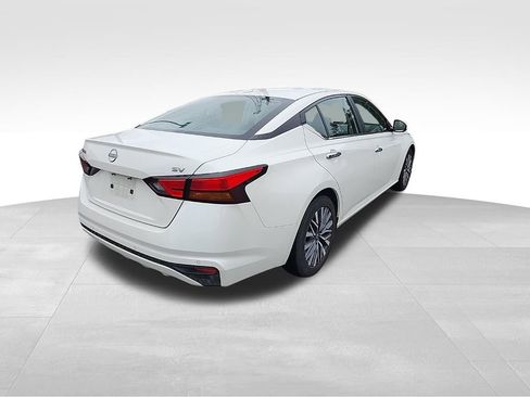 Used 2023 Nissan Altima 2.5 SV FWD image 12