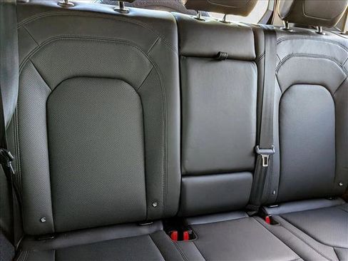 Used 2023 Land Rover Defender 90 S image 18