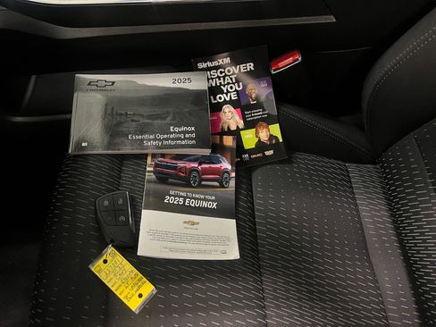 Used 2025 Chevrolet Equinox LT image 52