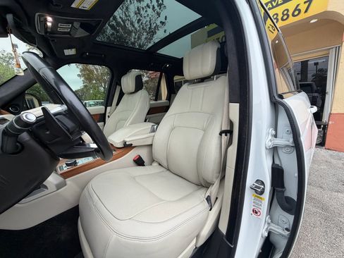 Used 2018 Land Rover Range Rover HSE image 15