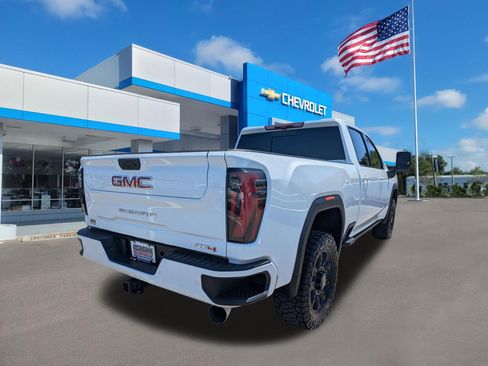 Used 2024 GMC Sierra 2500 AT4 w/ AT4 Premium Plus Package AWD/4WD image 3
