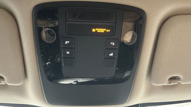 Used 2024 Kia Carnival LX FWD image 33