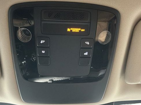 Used 2024 Kia Carnival LX FWD image 33