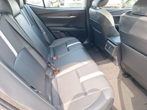 Used 2025 Toyota Camry SE w/ Convenience Package image 29