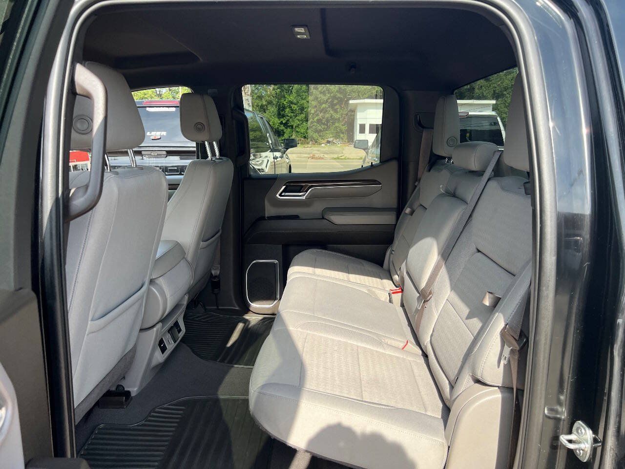 Used 2023 Chevrolet Silverado 1500 LT AWD/4WD image 15
