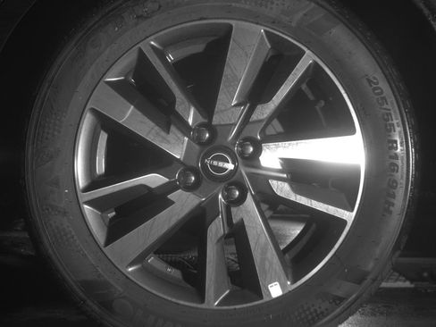 Used 2025 Nissan Versa SV image 14