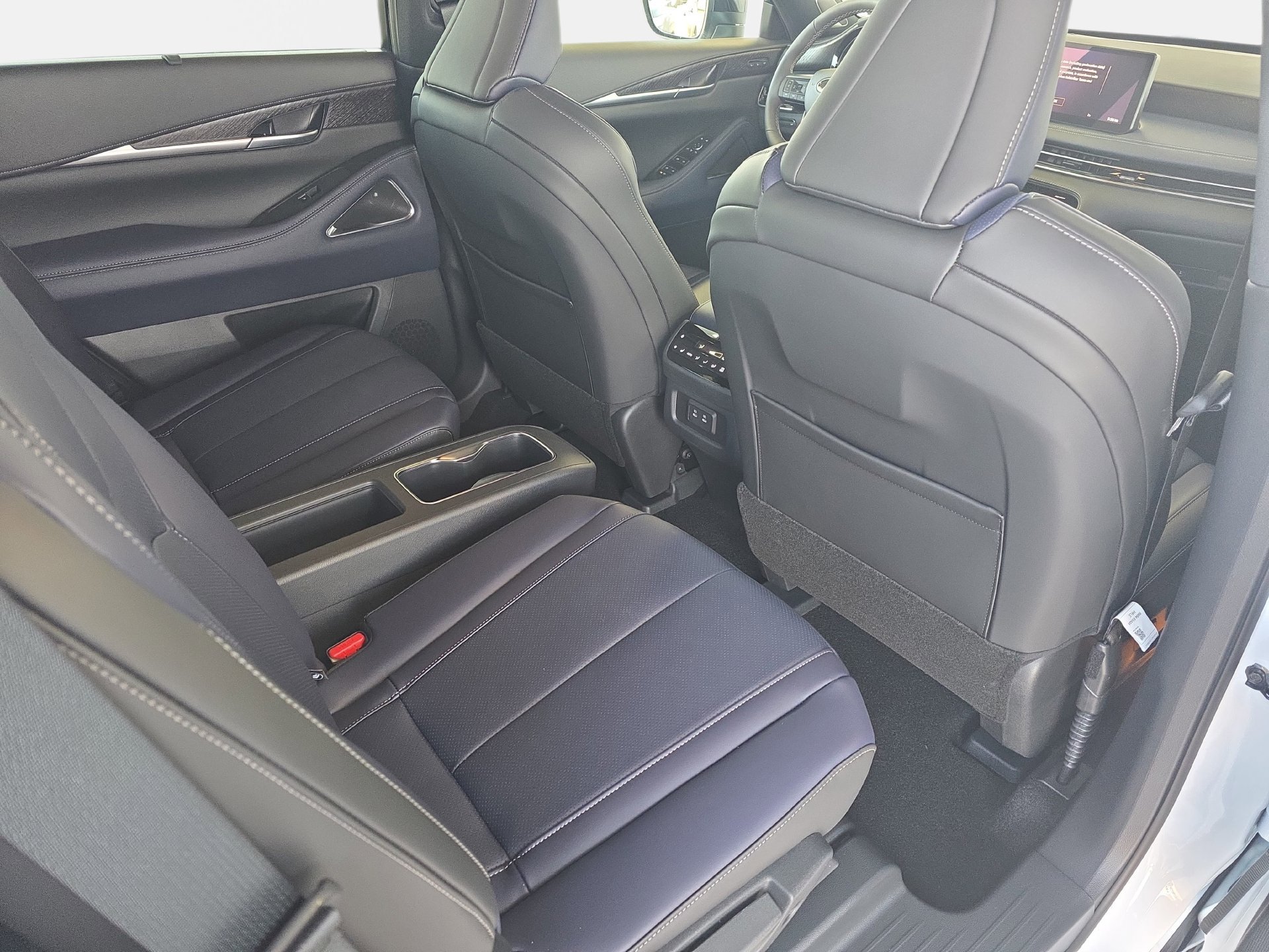 Certified 2026 INFINITI QX60 Sport w/ Dark Cargo Package AWD/4WD image 11